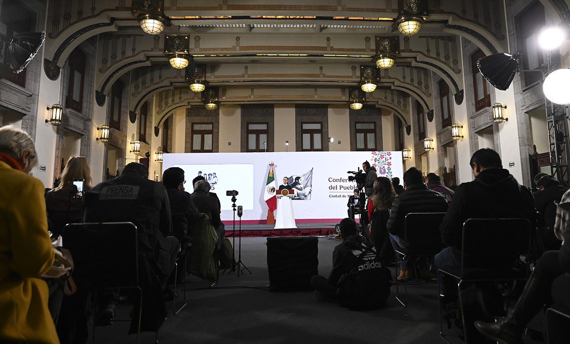 Sheinbaum en conferencia mañanera desde Palacio Nacional