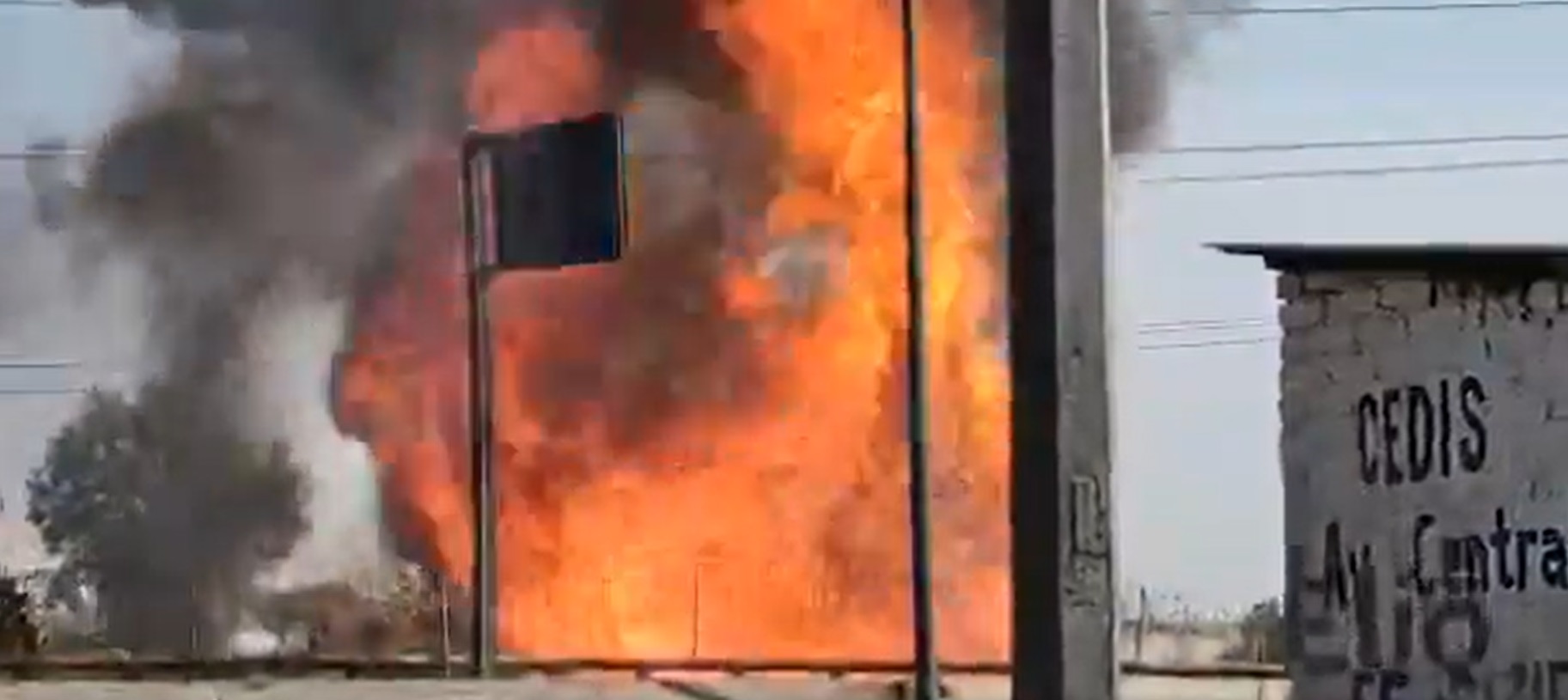 Videos: fuerte incendio en 4 respiraderos de Río de los Remedios ...