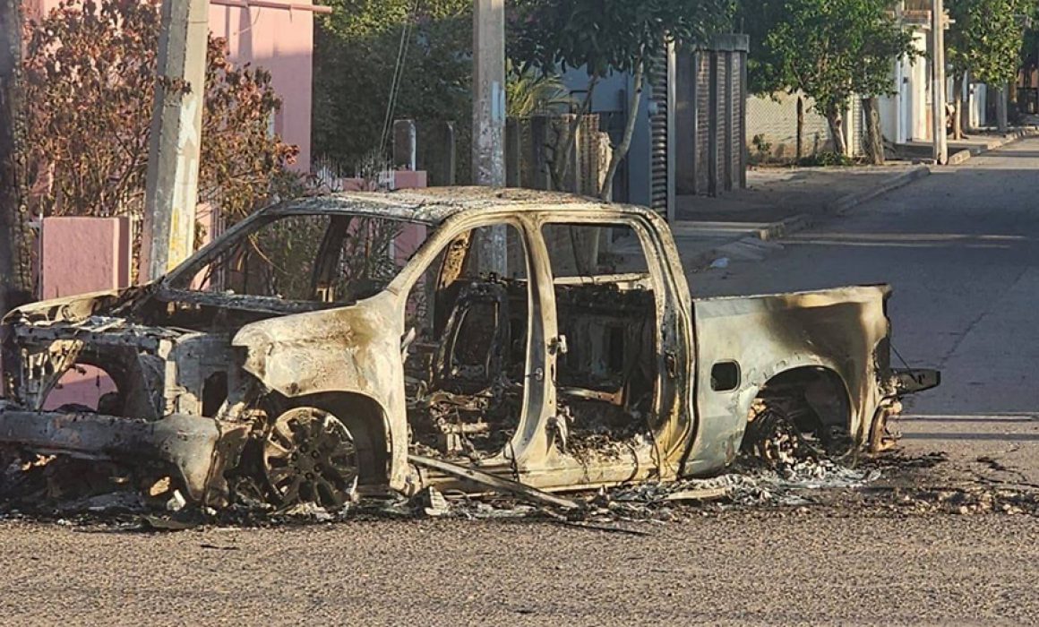 Al menos 3 vehículos calcinados, tras enfrentamientos en Elota, Sinaloa