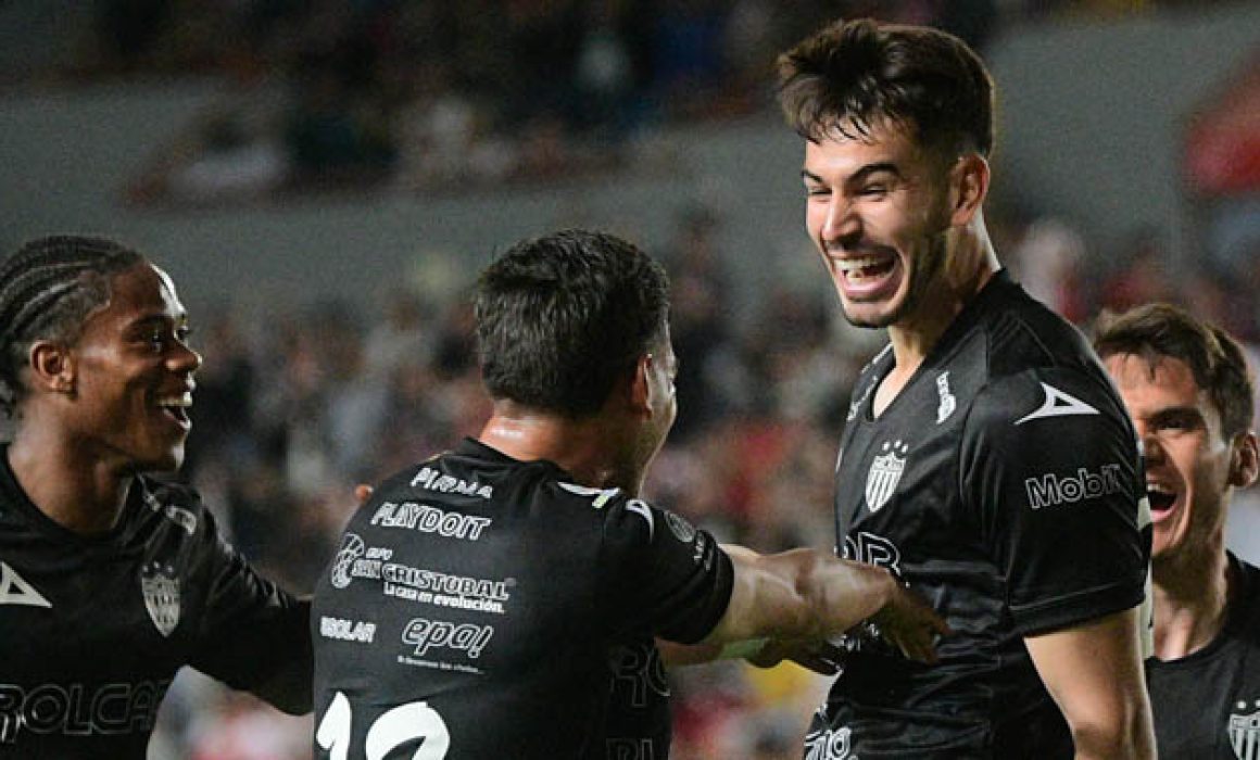 Alan Montes celebra gol de Necaxa ante Mazatlán