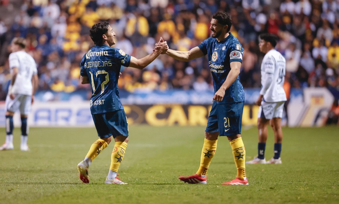 Alex Zendejas y Henry Martín celebran sus goles ante Puebla