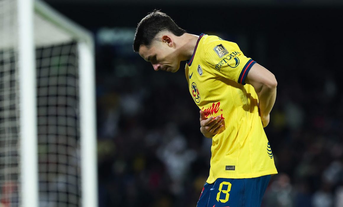 Álvaro Fidalgo celebra gol de América ante Pumas