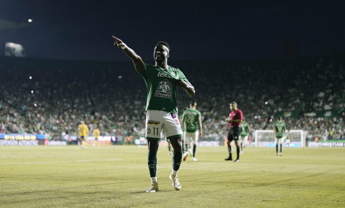 Con polémico final, León ruge más fuerte que Tigres