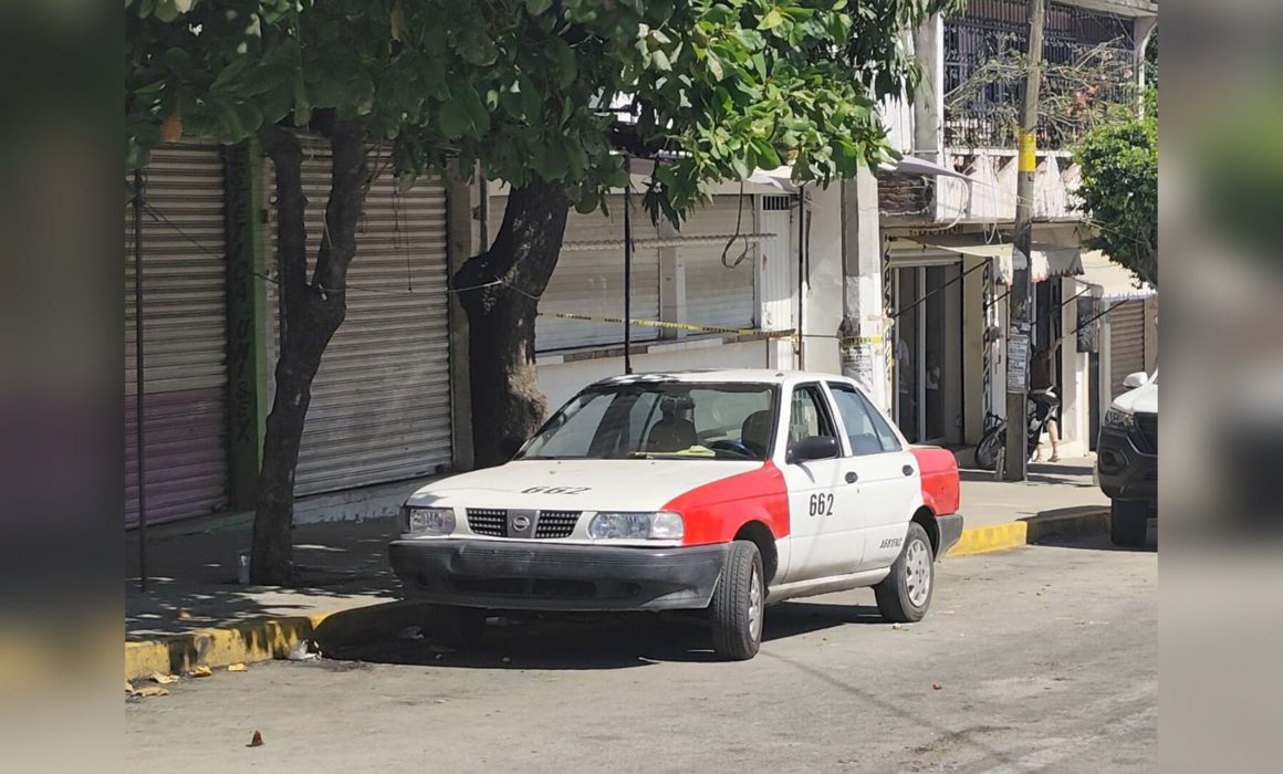 Dejan asesinado con torniquete dentro de taxi en Acapulco