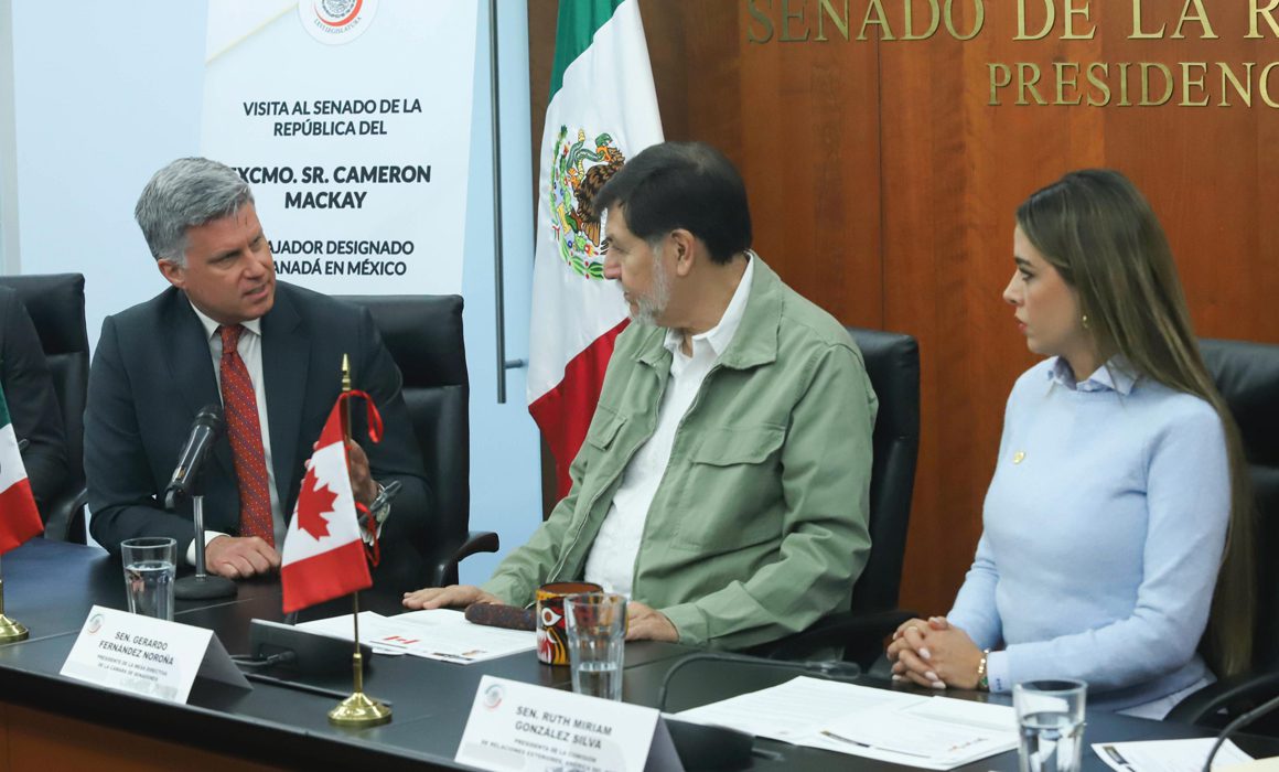 Embajador de Canadá, Cameron MacKay en reunión con Gerardo Fernández Noroña en Senado