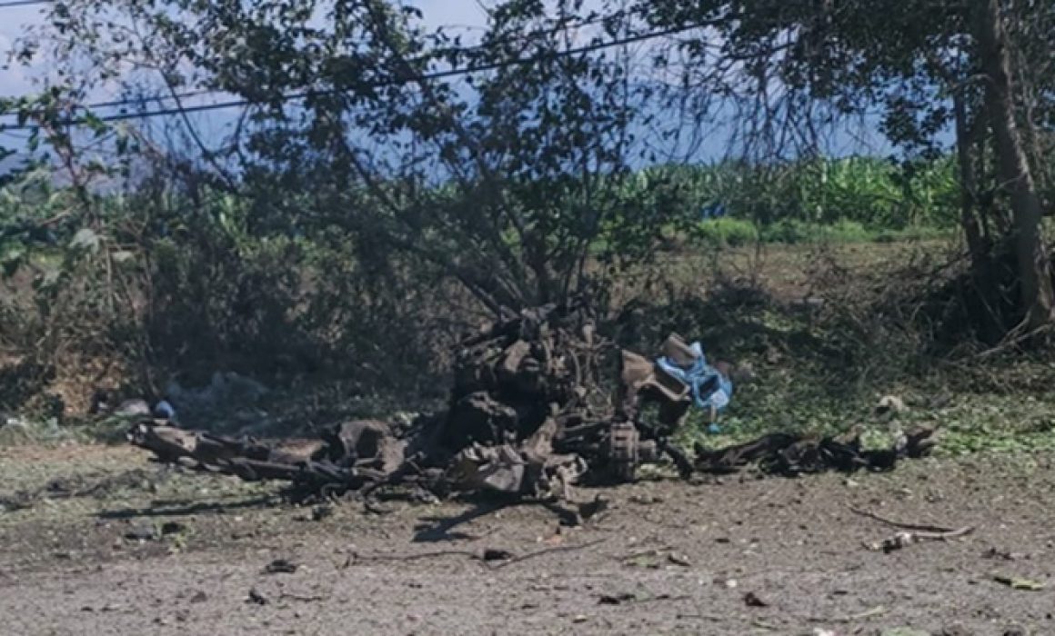 Explota presunto coche bomba en Coahuayana, Michoacán