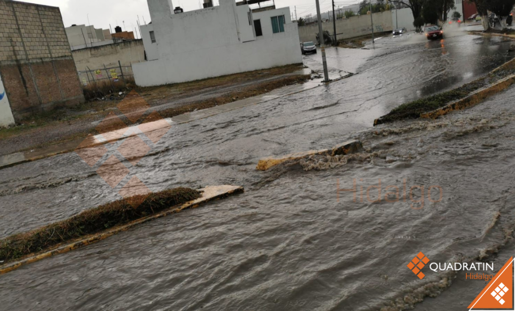 Inunda lluvia en Mineral de la Reforma y Pachuca