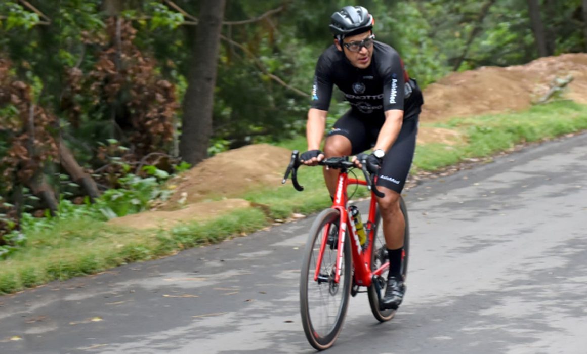 Pedalea ciclista Adrián Durán por hazaña mundial en Los Dinamos, alcaldía Magdalena Contreras