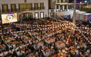 Rompe récord Metepec con la cena romántica más grande de México