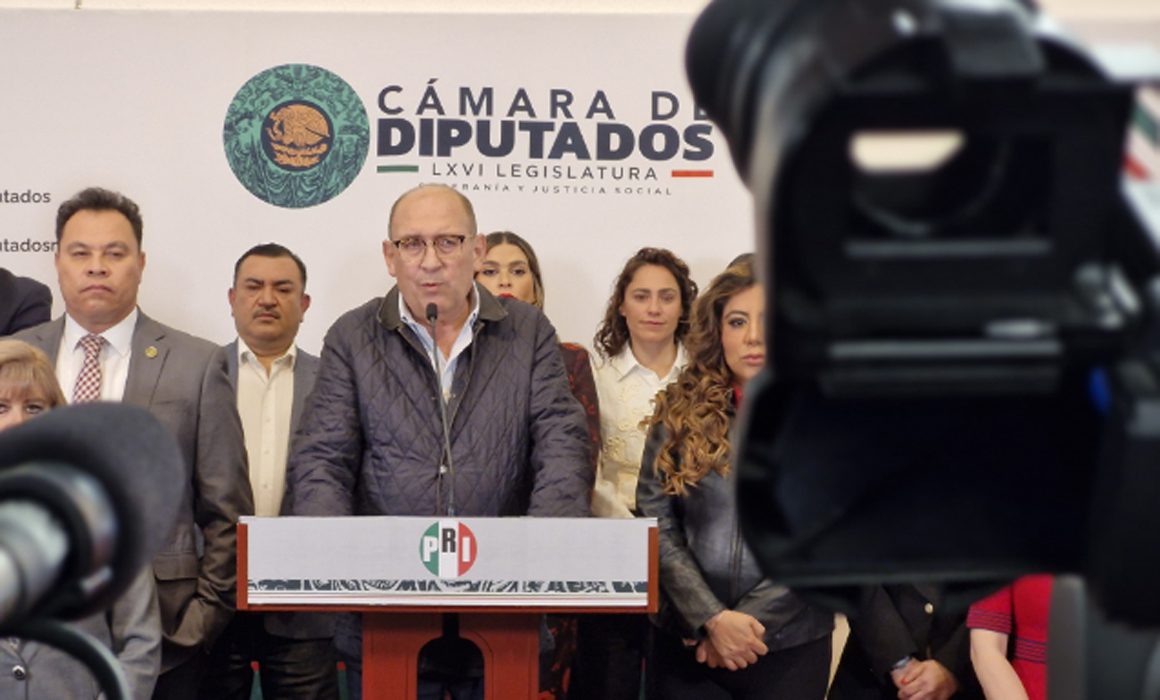 Rubén Moreira en conferencia de prensa del PRI