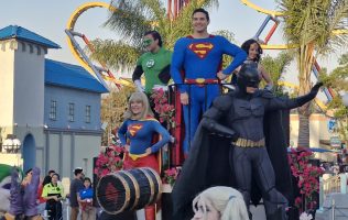Con magia, nostalgia y 300 drones celebra Six Flags México 25 aniversario