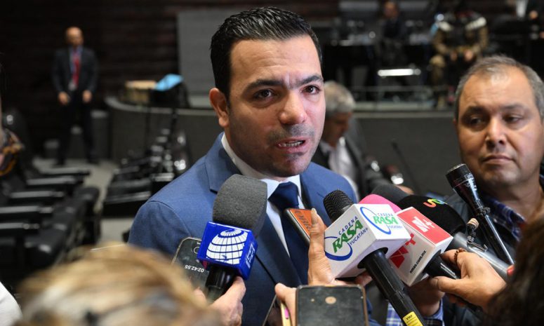Condena Elías Lixa abandono gubernamental de vacunación