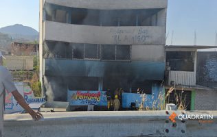 Incendian marisquería cerca de filtro de Guardia Nacional en Acapulco