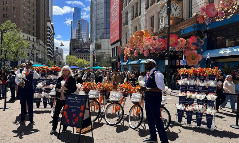 Naturaleza y surrealismo, así la exhibición floral de Macy’s en NY