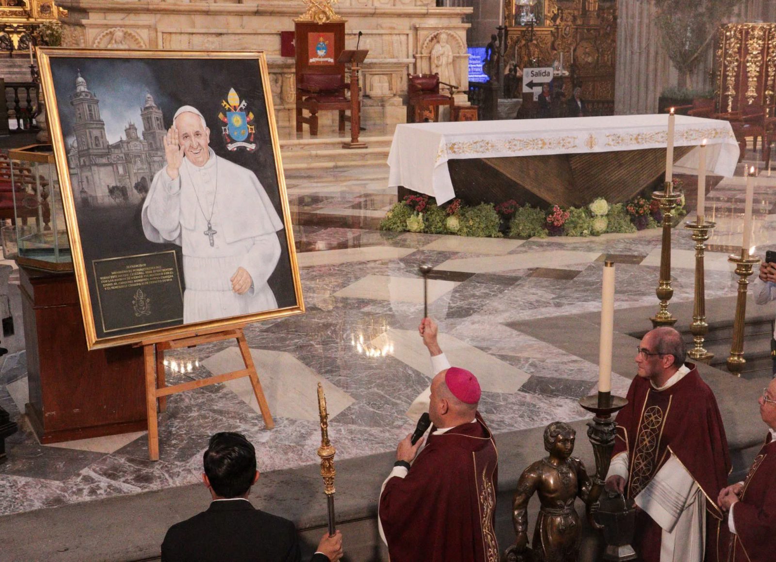 Oran por alma del Papa Francisco en Misa Exequial en la Catedral de ...