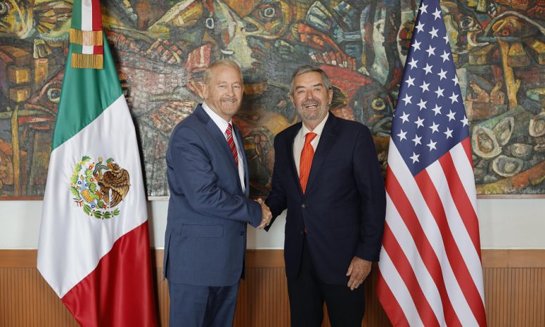 Canciller De la Fuente acuerda cooperación y respeto con embajador de EU