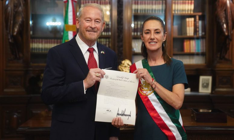 Recibe Sheinbaum cartas credenciales del embajador de EU, Ronald Johnson