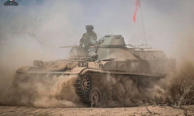 Revisan líderes militares de México y EU adiestramiento en Chihuahua