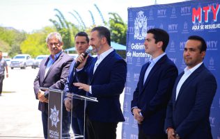 Reconoce Monterrey a policías con alza salarial y plan de vida integral
