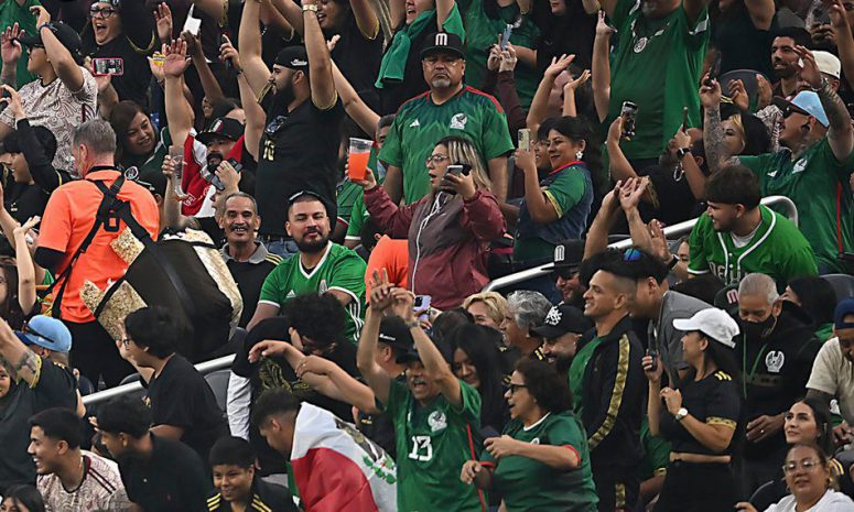 Sufre México dentro y fuera del SoFi Stadium de Los Angeles