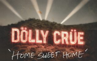 Estrenan Mötley Crüe y Dolly Parton Home sweet home