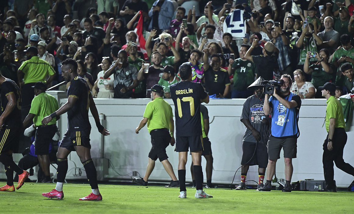 Mejora México en defensa y define triunfo en ataque ante Turquía