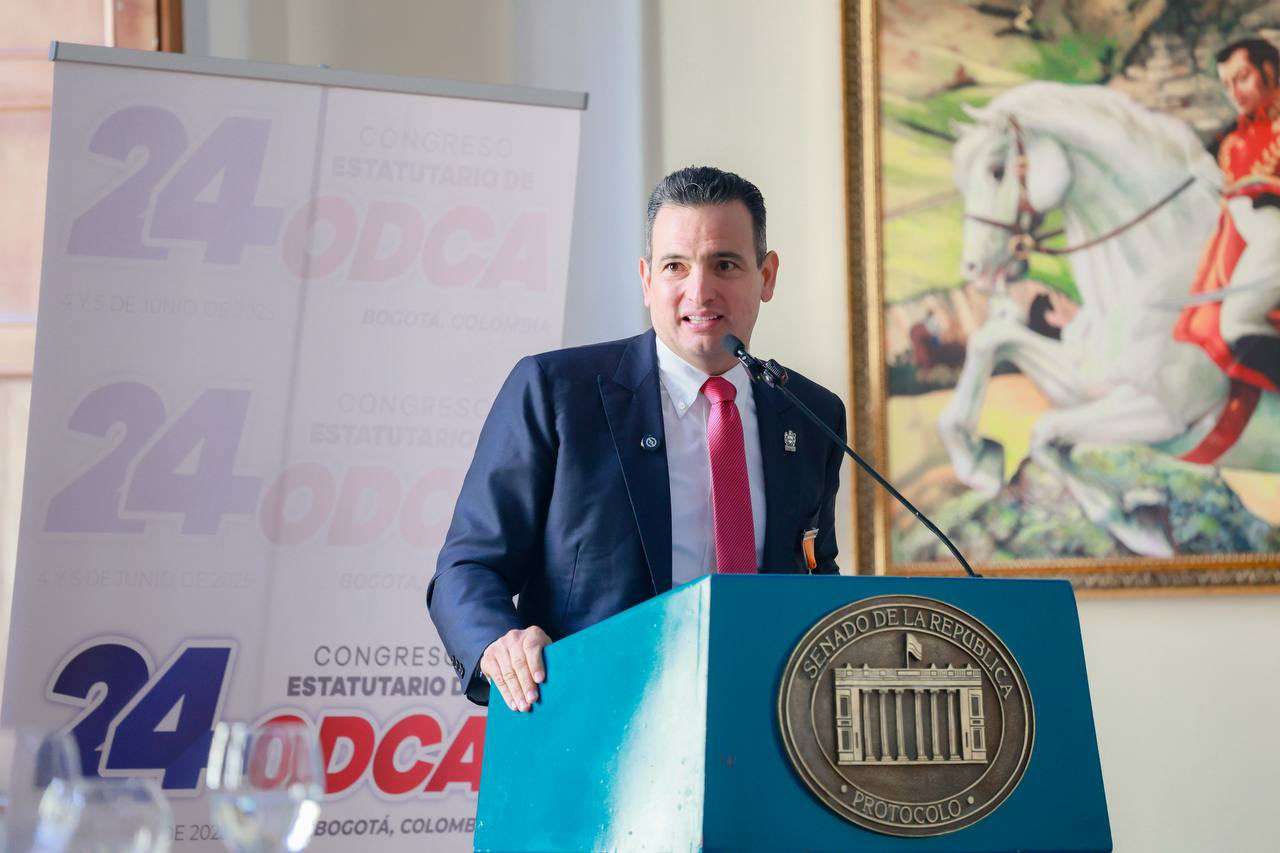 Reconoce Colombia a alcalde de Chihuahua, Marco Bonilla