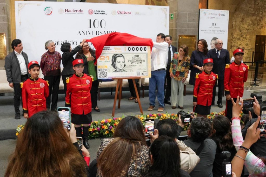 El costo del cachito es de 30 pesos, mientras que el de la serie de 600 pesos informó la directora de la Lotería  Nacional, Olivia Salomón. 