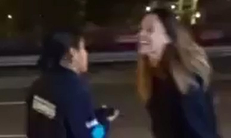 Ahora acusan a Lady Racista de atacar a guardia: pinche gata de mierda