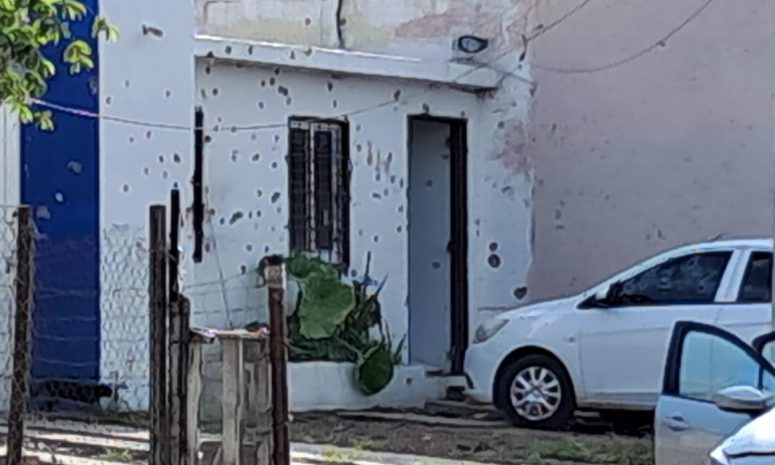 Hiere bala perdida a mujer durante tiroteo a vivienda en Culiacán