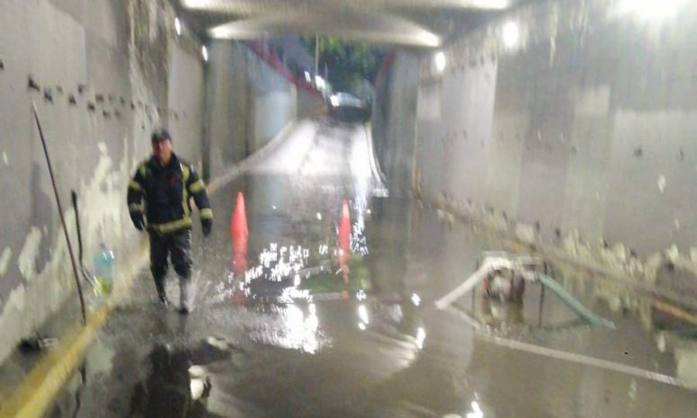 Bajan bomberos nivel de agua en CDMX