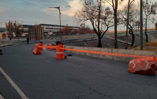 Se abre socavón a metros de explosión de pipa en Puente de la Concordia