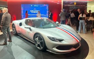 Ferrari deslumbra en Polanco con su 296 GTB