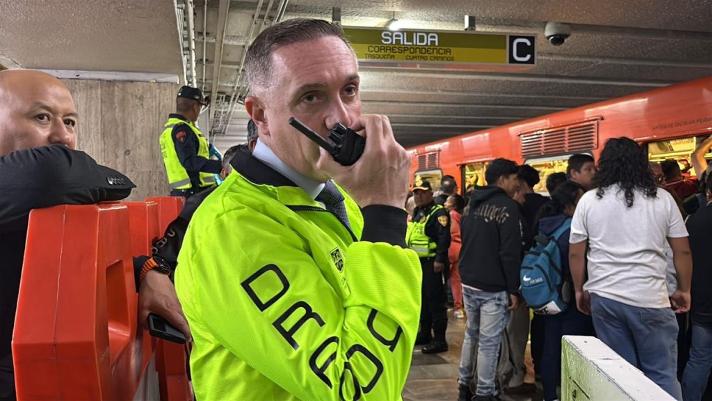 Rubalcava Suárez supervisó la frecuencia de paso de los trenes y la llegada de convoyes en vacío a la Línea 3 (dirección Indios Verdes) para atender la demanda