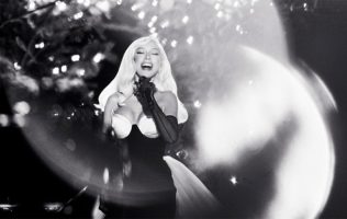 Adelanta Christina Aguilera melodía de Christmas in Paris