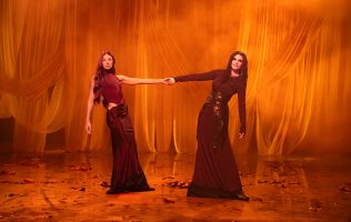Une Eso y más de Joan Sebastian a Laura Pausini y Yami Safdie
