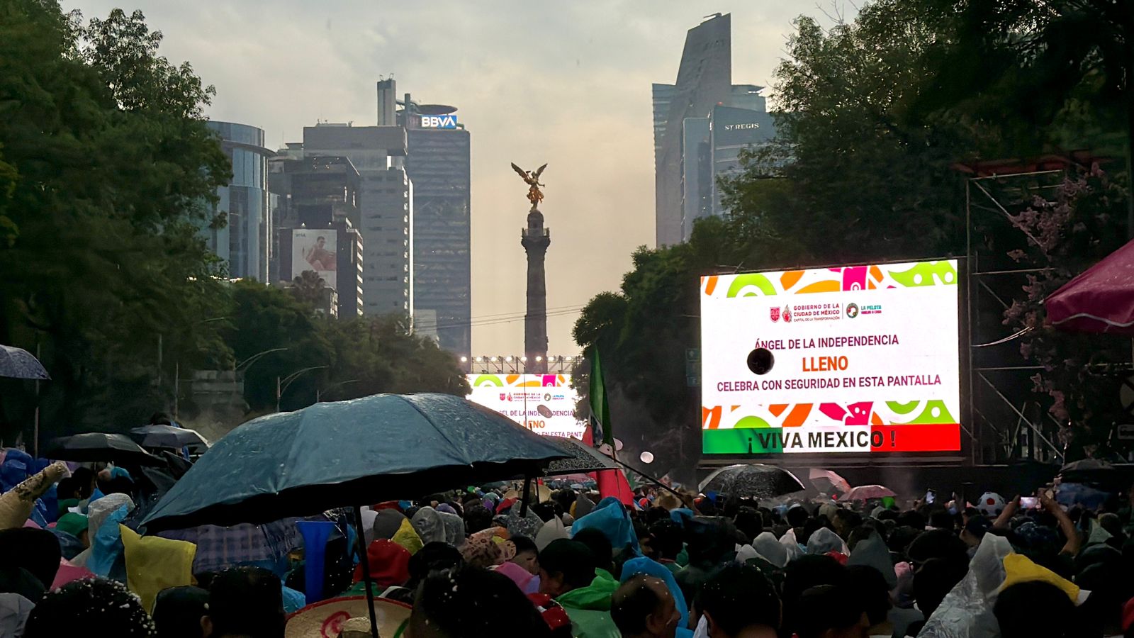 autoridades capitales anunciaron un lleno en la pantalla instalada en el Ángel de la Independencia, por lo que llamaron a celebrar con seguridad