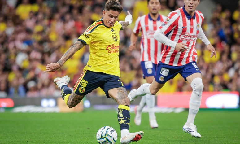 Borja acerca con chilena, empata y América deja en precipicio a Chivas