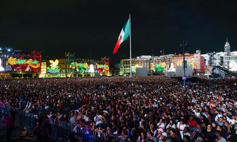 Zócalo lleno calienta garganta previo al Grito de Sheinbaum