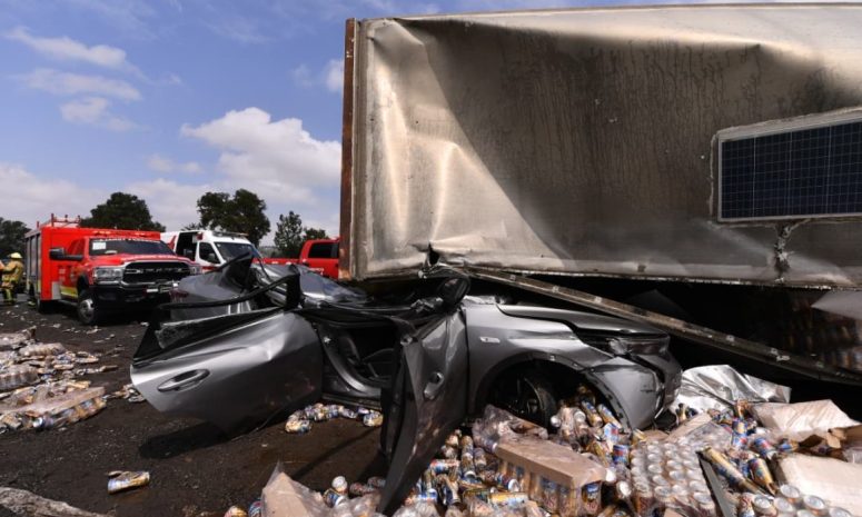 Camión de cerveza deja un muerto y 3 heridos en Autopista a Zapotlanejo
