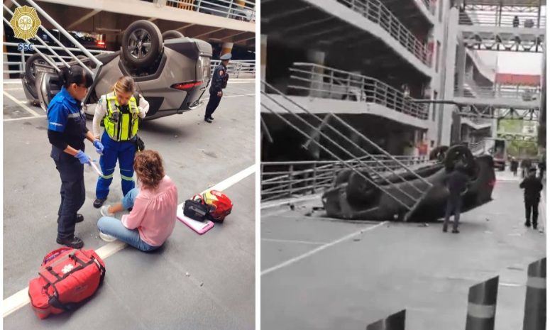 Cae auto del segundo nivel en Galerías Coapa