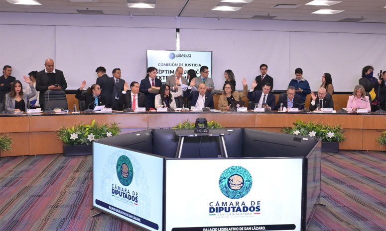 Comisión de Justicia aprueba Ley Antimemes ante advertencias