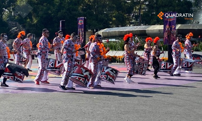 Avanzan cerca de 4 mil muertos durante desfile por Reforma 