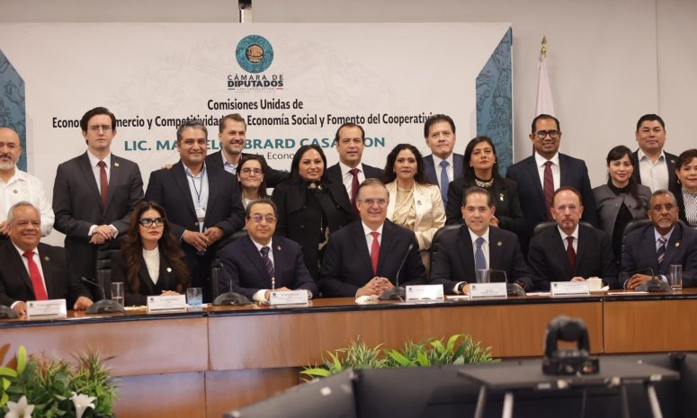 Descarta Ebrard que estén paralizadas negociaciones con EU