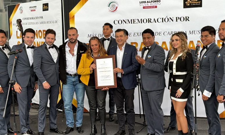 El Senado lo sabe: pone Sonora Santanera ritmo por sus 71 años