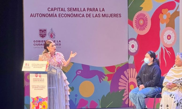 Otorga Brugada 100 mdp a 4 mil mujeres para iniciar emprendimientos