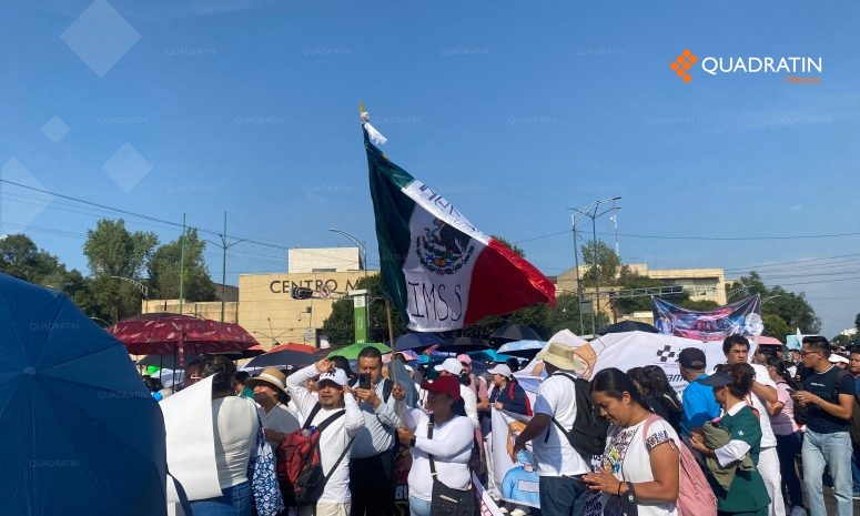 Avanza manifestación de doctores del IMSS rumbo a Reforma