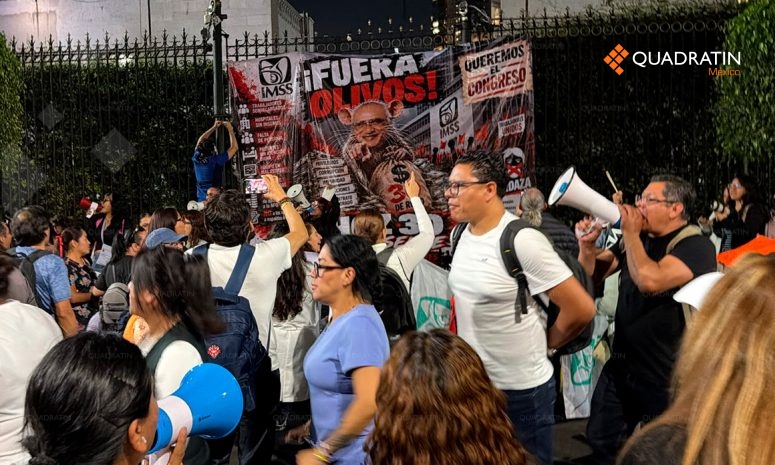 Anuncian trabajadores del IMSS otra marcha y bloquean accesos a Segob